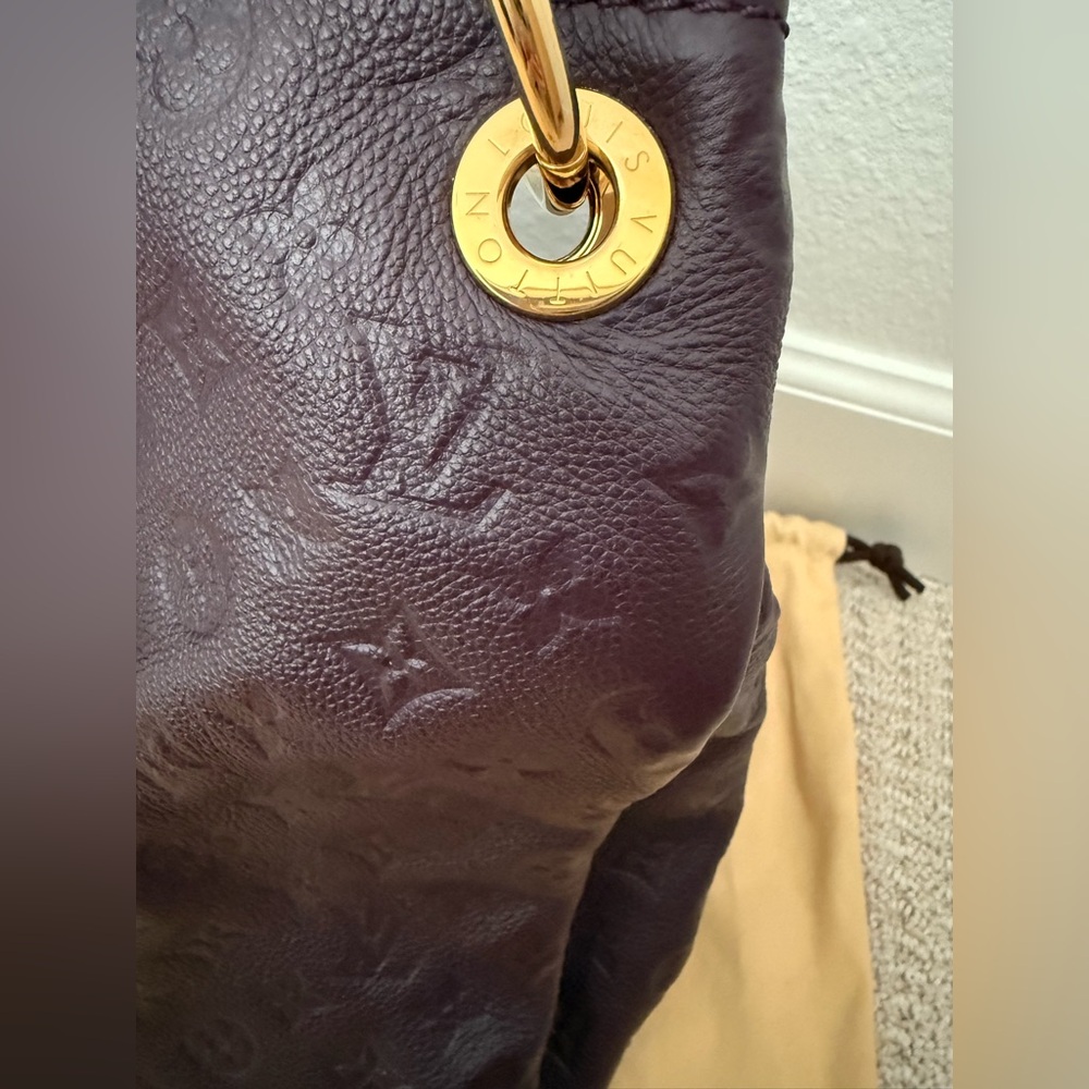 Louis Vuitton Artsy Hobo Shoulder Bag - Picture 4 of 12